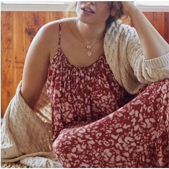 Anthropologie
Flounced Maxi
Lounge Dress
Spaghetti Strap Abstract Low Back Red s - Picture 11 of 11